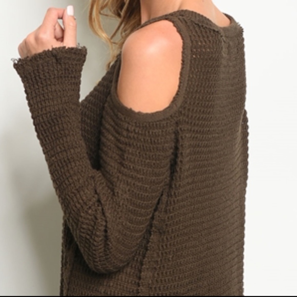 Long sleeve cold shoulder knit sweater - Picture 3 of 4
